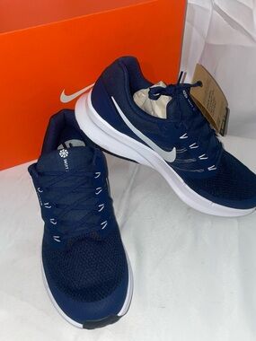 Nike Men’s Navy and White Athletic Running Shoes